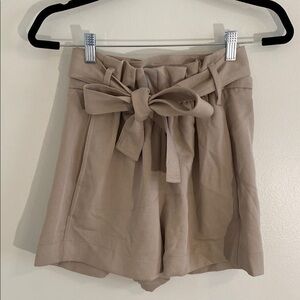 Aritzia Wilfred Paperbag Short High-waisted Khaki Tied Waist Size 4